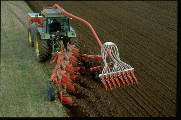 Ploughs, Plog, "traktor På åker Med Domex Borstål I Vändskivorna.;bfa 1335"